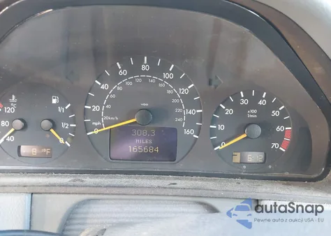 2001 Mercedes-Benz E 320 z USA, uszkodzony, nr VIN WDBJH65J71B272776